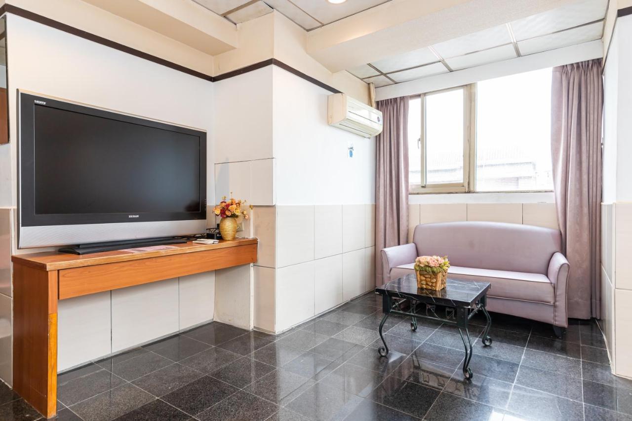 Yi Pin Business Hotel Taoyuan Exterior photo