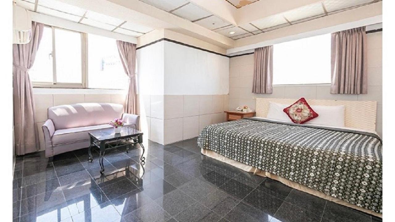 Yi Pin Business Hotel Taoyuan Exterior photo
