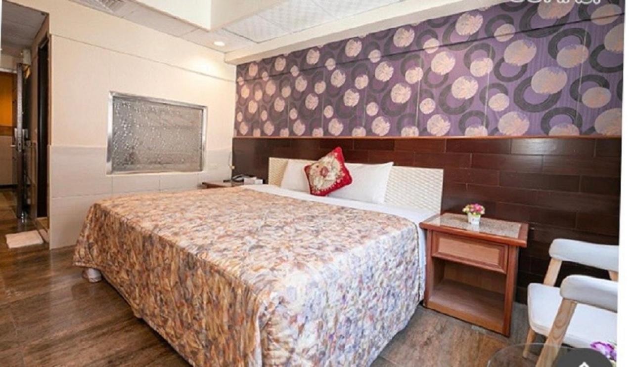 Yi Pin Business Hotel Taoyuan Exterior photo