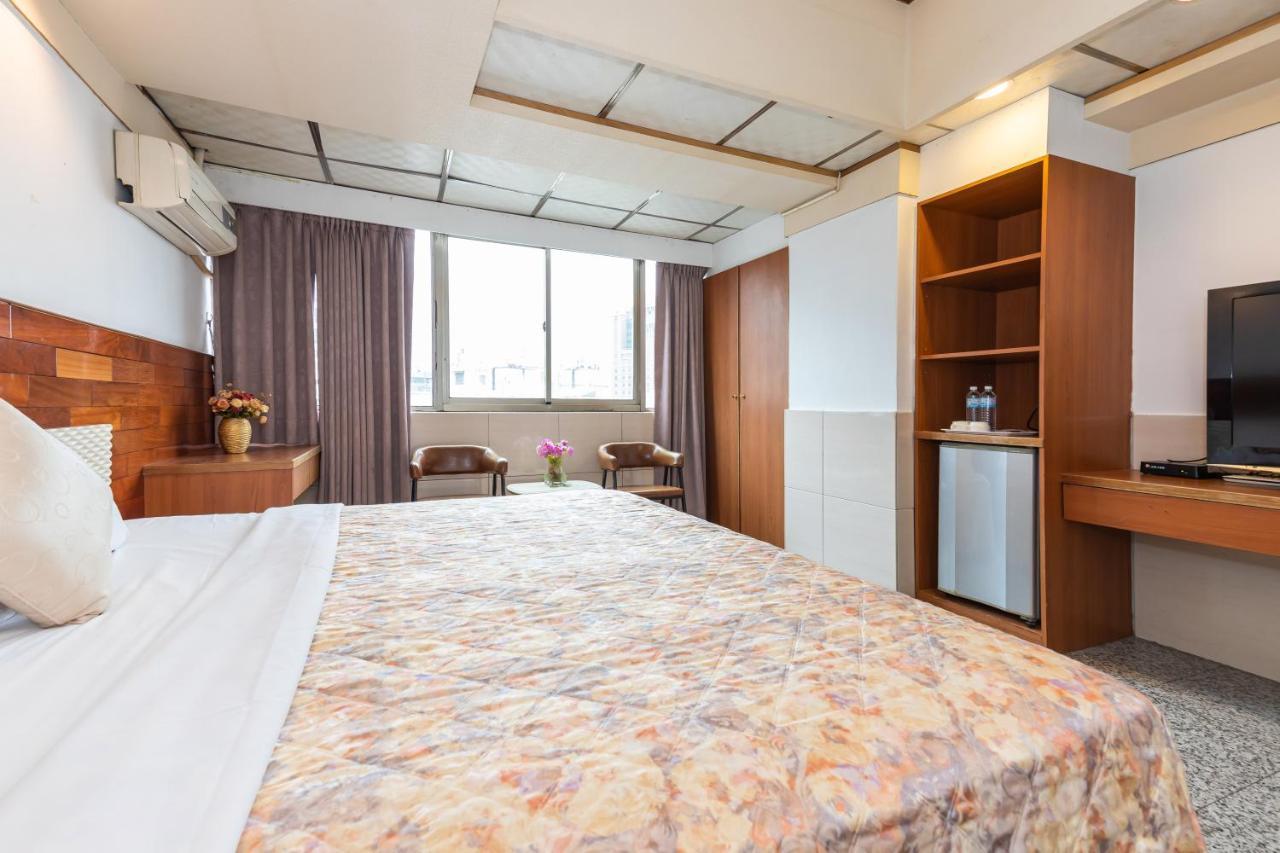 Yi Pin Business Hotel Taoyuan Exterior photo