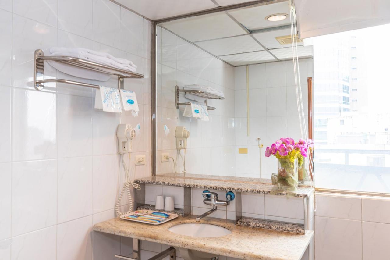 Yi Pin Business Hotel Taoyuan Exterior photo