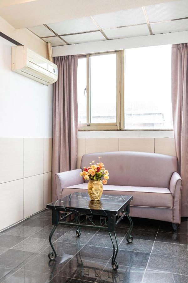 Yi Pin Business Hotel Taoyuan Exterior photo