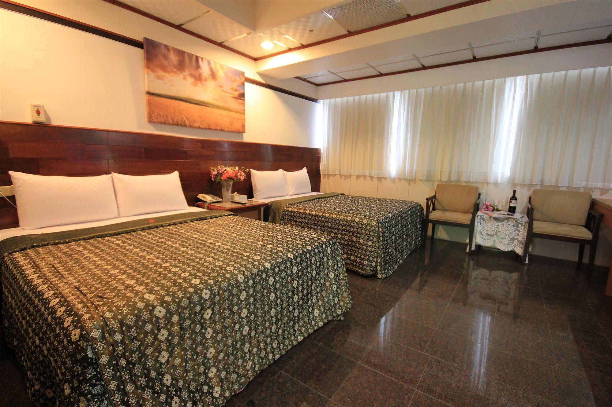 Yi Pin Business Hotel Taoyuan Exterior photo